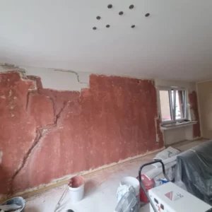 Risse in Wände und Fassade beseitigen